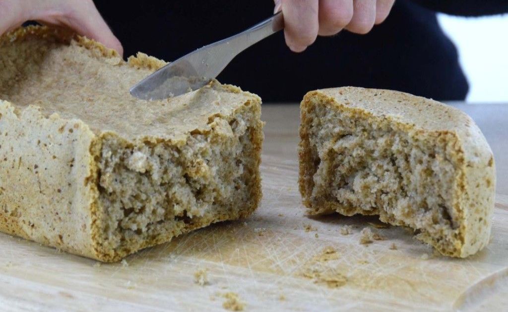 Casetă de pâine făcută cu o mașină de pâine